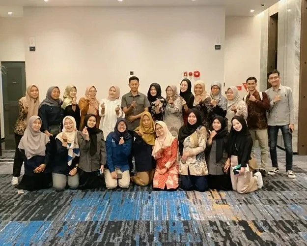 Maulana Satria Nugraha bersama staf FA seluruh cabang MSI Jateng