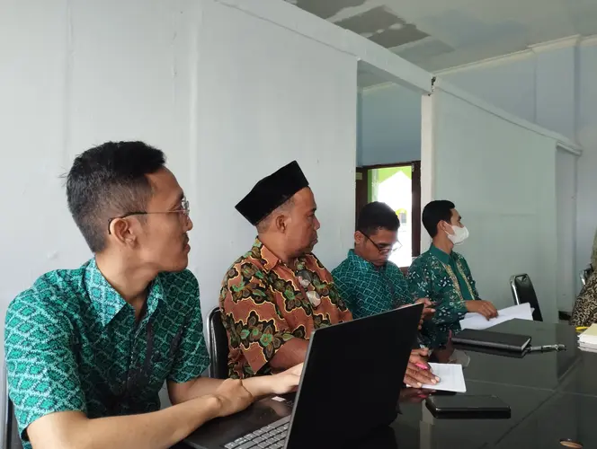 Maulana Satria Nugraha saat mengikuti Rapat Evaluasi Kinerja Dosen dan Pegawai