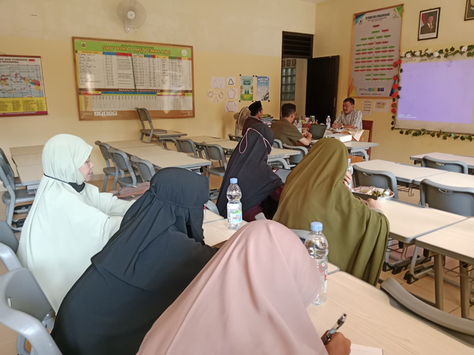 Maulana Satria Nugraha saar mengikuti Rapat Persiapan SPMB SDIT Bina Ilmu Pemalang sebagai Sekretaris